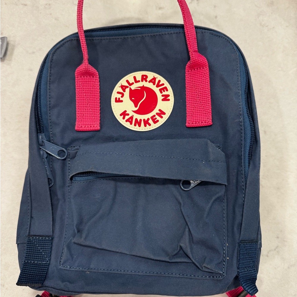 Fjällräven Kånken Navy Backpack with Pink Handles